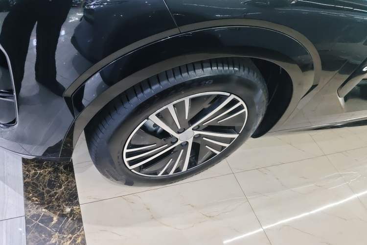 Used Lynk & Co 08 EM-P 2023 220km All-Wheel-Drive Performance Halo Exterior 4