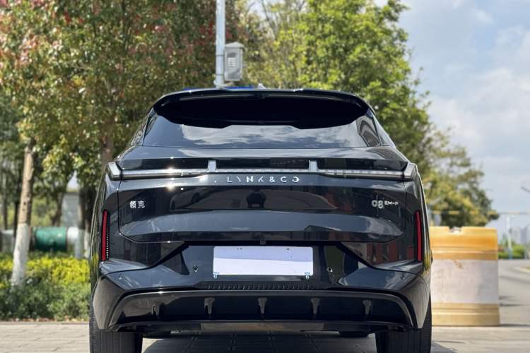 Used Lynk & Co 08 EM-P 2023 120km Long-Range Halo Exterior 4