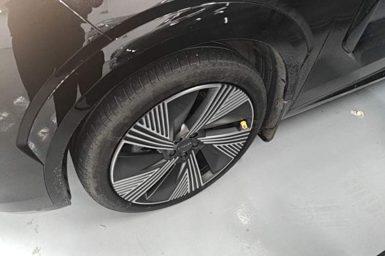 Used Lynk & Co 08 EM-P 2023 120km Long-Range Halo Exterior 4