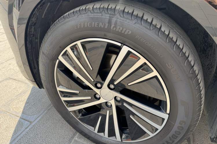 Used Lynk & Co 08 EM-P 2023 120km Long-Range Halo Exterior 7