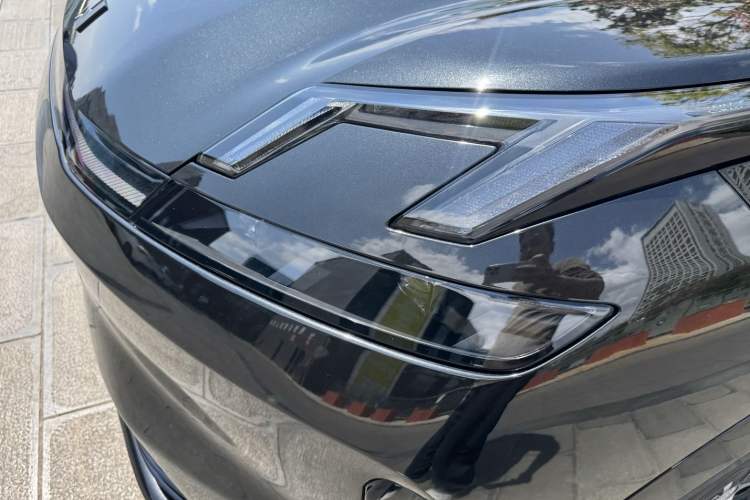 Used Lynk & Co 08 EM-P 2023 120km Long-Range Halo Exterior 8