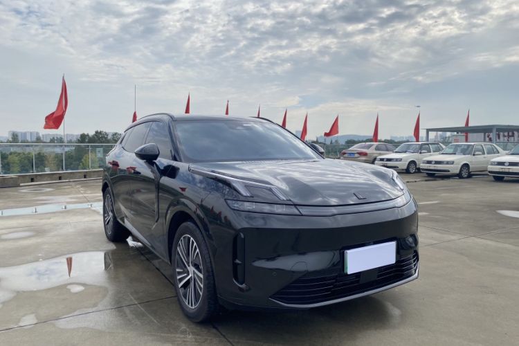 Used Lynk & Co 08 EM-P 2023 120km Long-Range Pro Exterior 9