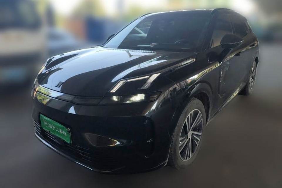 Lynk & Co 08 EM-P 2023
