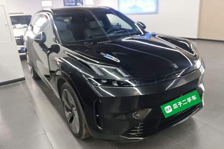 Used Lynk & Co 08 EM-P 2023 120km Long-Range Halo Front Right 45 Deg