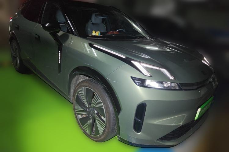 Used Lynk & Co 08 EM-P 2023 220km All-Wheel-Drive Performance Halo Front Right 45 Deg