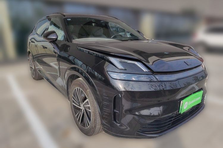 Used Lynk & Co 08 EM-P 2023 120km Long-Range Pro Front Right 45 Deg