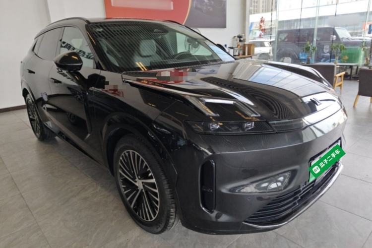 Used Lynk & Co 08 EM-P 2023 120km Long-Range Pro Front Right 45 Deg