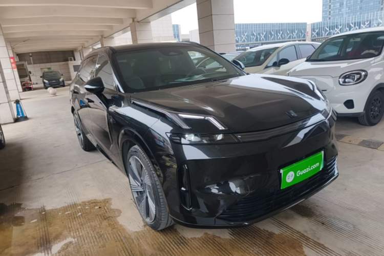 Used Lynk & Co 08 EM-P 2023 120km Long-Range Halo Front Right 45 Deg
