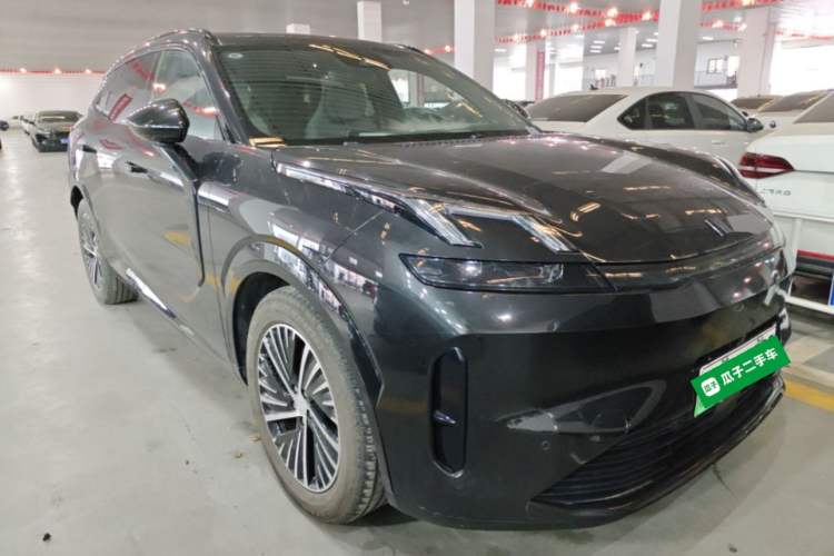 Used Lynk & Co 08 EM-P 2023 120km Long-Range Pro Front Right 45 Deg