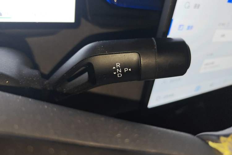 Used Lynk & Co 08 EM-P 2023 220km All-Wheel-Drive Performance Halo Gear Lever