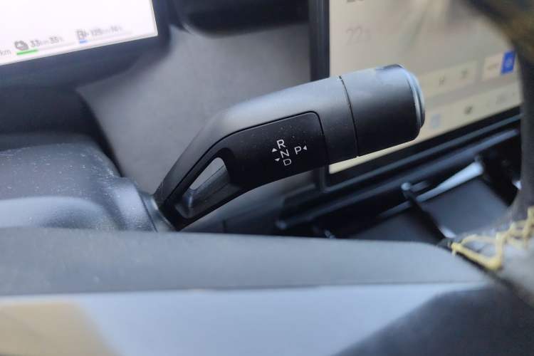 Used Lynk & Co 08 EM-P 2023 120km Long-Range Pro Gear Lever