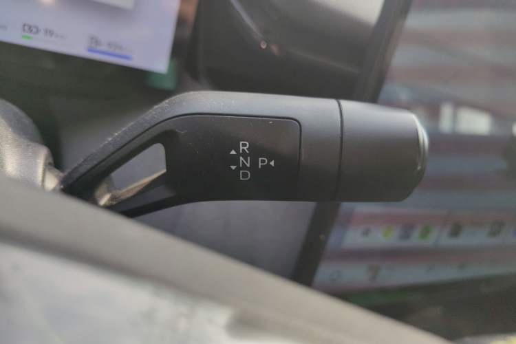 Used Lynk & Co 08 EM-P 2023 120km Long-Range Pro Gear Lever