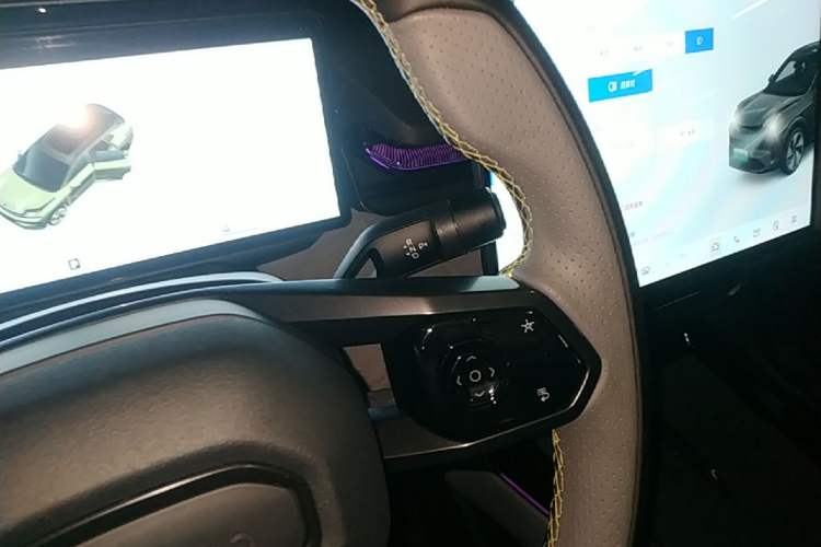 Used Lynk & Co 08 EM-P 2023 220km All-Wheel-Drive Performance Halo Gear Lever