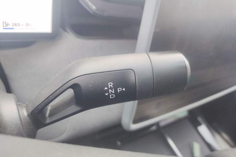 Used Lynk & Co 08 EM-P 2023 120km Long-Range Pro Gear Lever