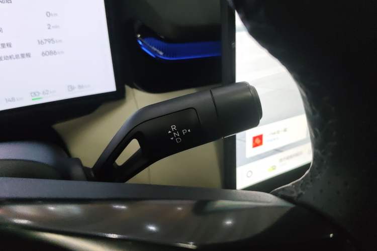 Used Lynk & Co 08 EM-P 2023 220km All-Wheel-Drive Performance Halo Gear Lever