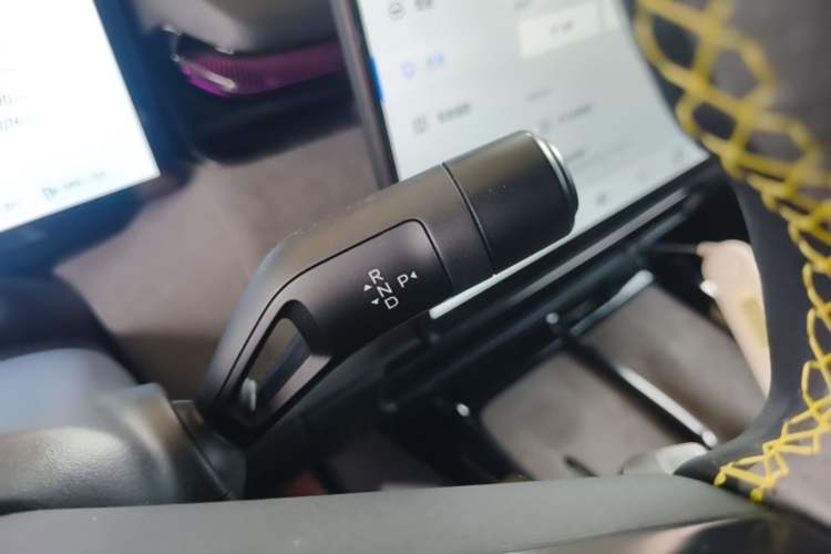Used Lynk & Co 08 EM-P 2023 120km Long-Range Halo Gear Lever