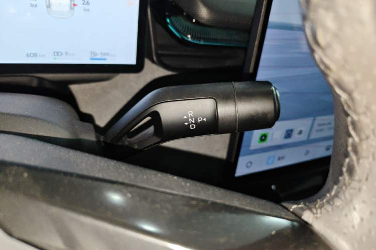 Used Lynk & Co 08 EM-P 2023 120km Long-Range Pro Gear Lever