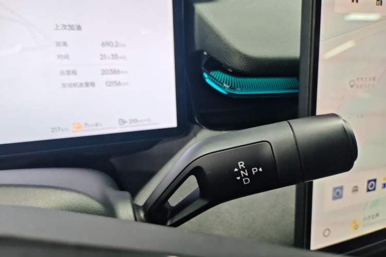 Used Lynk & Co 08 EM-P 2023 120km Long-Range Halo Gear Lever