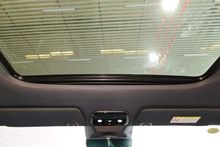 Used Lynk & Co 08 EM-P 2023 120km Long-Range Pro Headliner