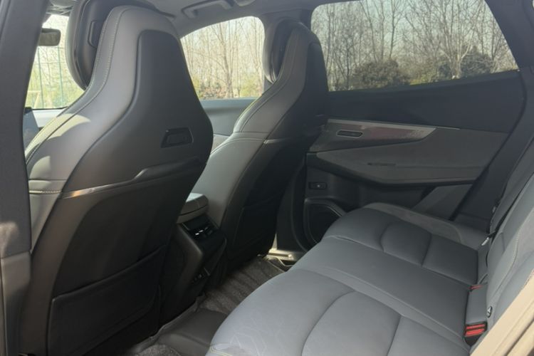 Used Lynk & Co 08 EM-P 2023 120km Long-Range Halo Interior 1