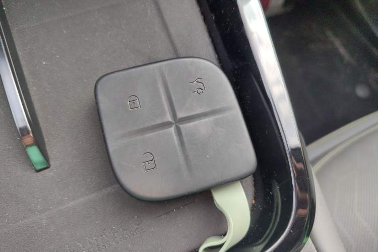Used Lynk & Co 08 EM-P 2023 120km Long-Range Pro Interior 1