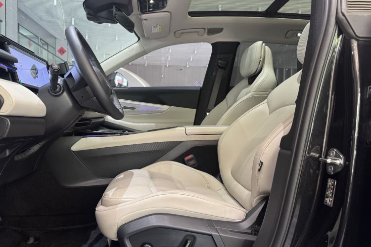 Used Lynk & Co 08 EM-P 2023 245km Ultra-Long Range Halo Interior 1