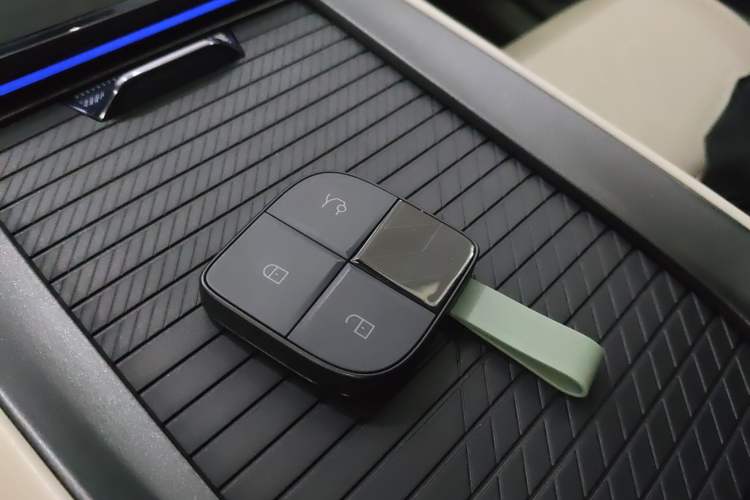 Used Lynk & Co 08 EM-P 2023 220km All-Wheel-Drive Performance Halo Interior 1