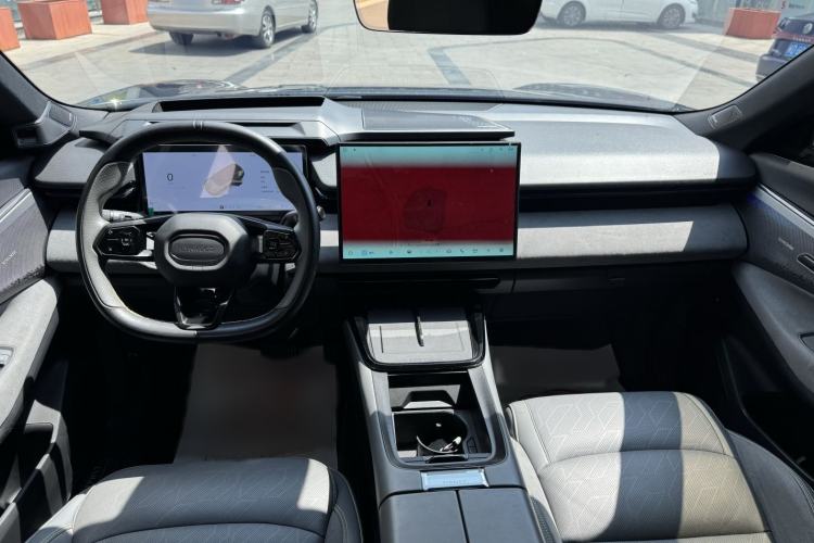 Used Lynk & Co 08 EM-P 2023 120km Long-Range Halo Interior 1