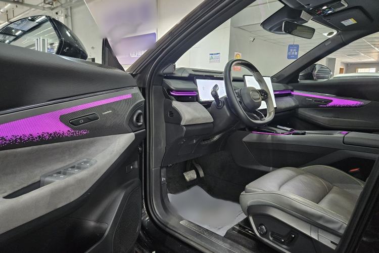 Used Lynk & Co 08 EM-P 2023 220km All-Wheel-Drive Performance Halo Interior 1