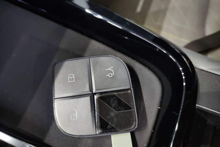 Used Lynk & Co 08 EM-P 2023 245km Ultra-Long Range Halo Interior 1