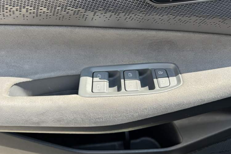Used Lynk & Co 08 EM-P 2023 120km Long-Range Halo Interior 10