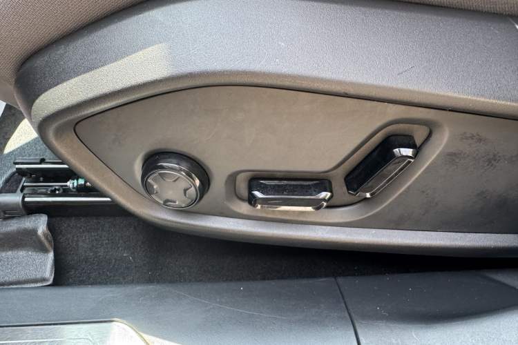 Used Lynk & Co 08 EM-P 2023 120km Long-Range Halo Interior 11