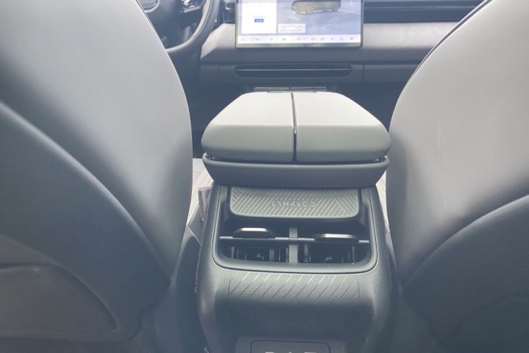 Used Lynk & Co 08 EM-P 2023 120km Long-Range Pro Interior 11