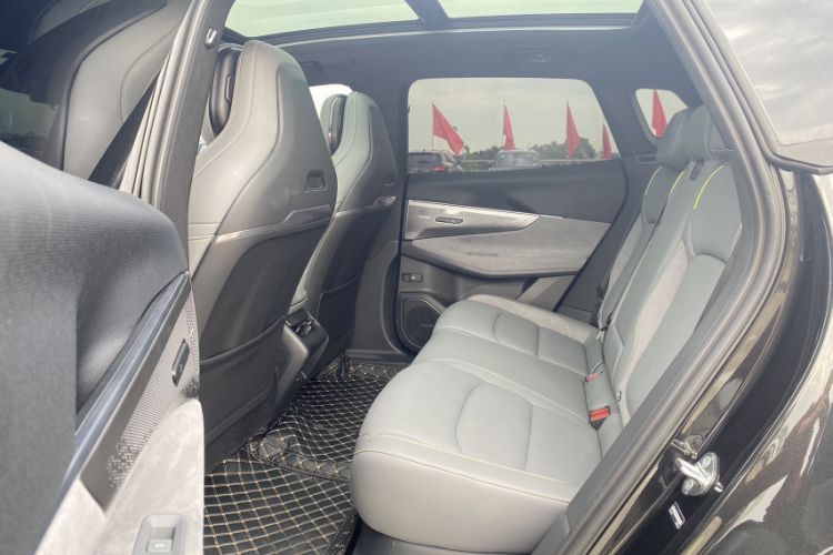 Used Lynk & Co 08 EM-P 2023 120km Long-Range Pro Interior 13