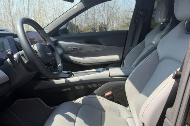 Used Lynk & Co 08 EM-P 2023 120km Long-Range Halo Interior 2
