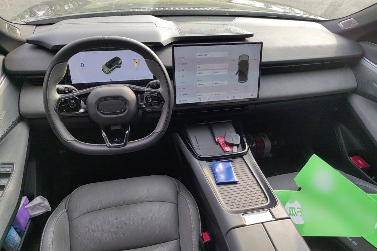 Used Lynk & Co 08 EM-P 2023 120km Long-Range Pro Interior 2