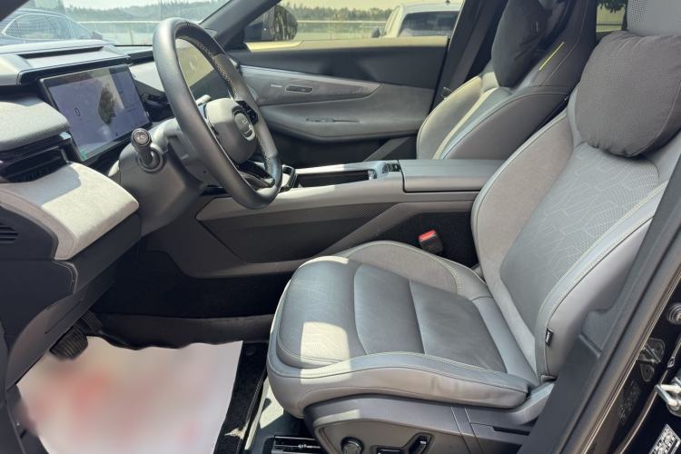 Used Lynk & Co 08 EM-P 2023 120km Long-Range Halo Interior 2