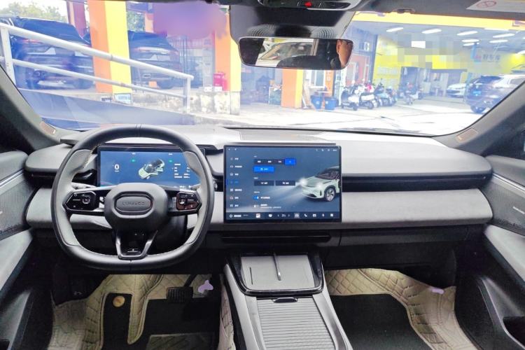Used Lynk & Co 08 EM-P 2023 120km Long-Range Pro Interior 2