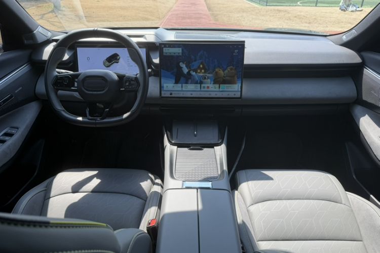Used Lynk & Co 08 EM-P 2023 120km Long-Range Halo Interior 3