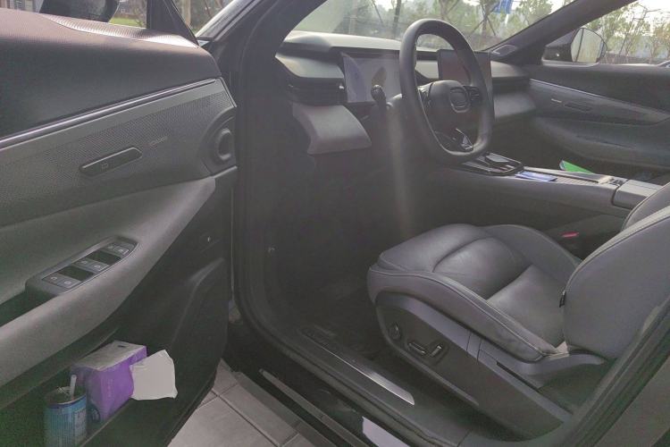 Used Lynk & Co 08 EM-P 2023 120km Long-Range Pro Interior 3