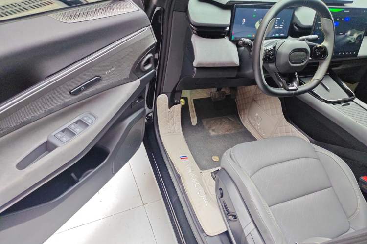 Used Lynk & Co 08 EM-P 2023 120km Long-Range Pro Interior 3