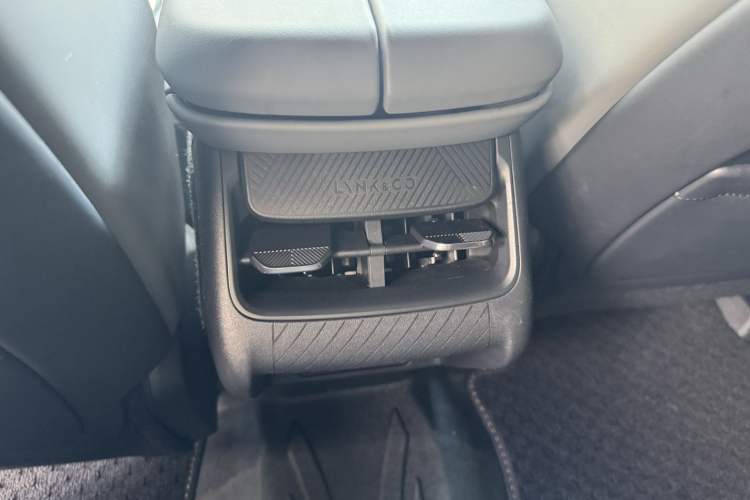 Used Lynk & Co 08 EM-P 2023 120km Long-Range Halo Interior 4
