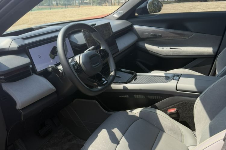 Used Lynk & Co 08 EM-P 2023 120km Long-Range Halo Interior 5