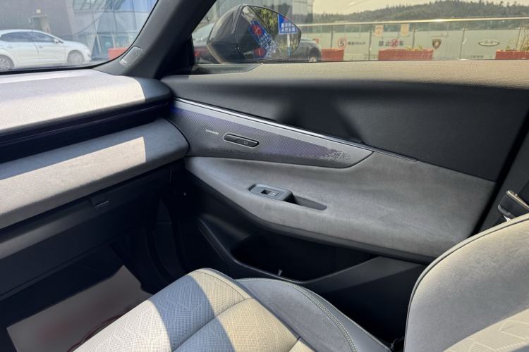 Used Lynk & Co 08 EM-P 2023 120km Long-Range Halo Interior 5