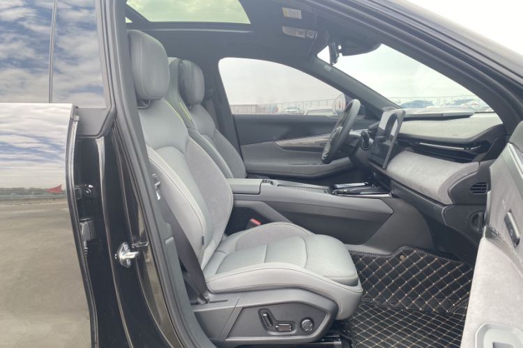 Used Lynk & Co 08 EM-P 2023 120km Long-Range Pro Interior 5