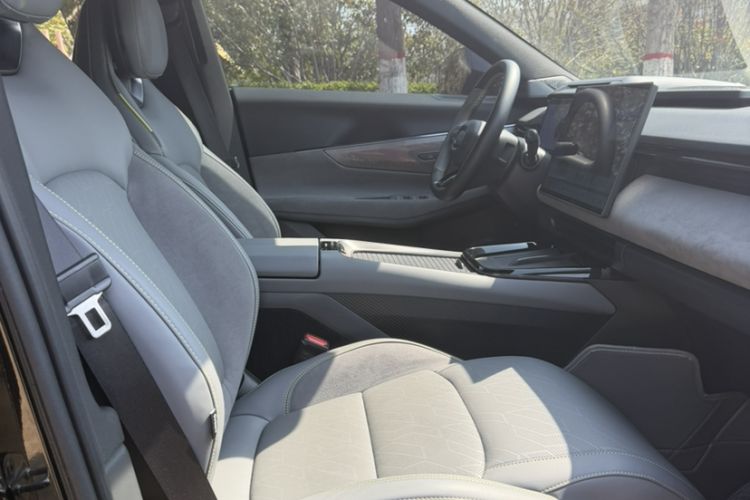 Used Lynk & Co 08 EM-P 2023 120km Long-Range Halo Interior 6
