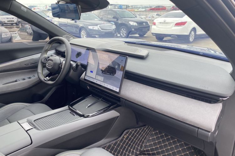 Used Lynk & Co 08 EM-P 2023 120km Long-Range Pro Interior 6