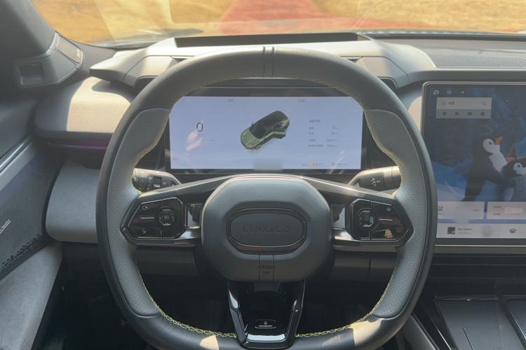 Used Lynk & Co 08 EM-P 2023 120km Long-Range Halo Interior 7