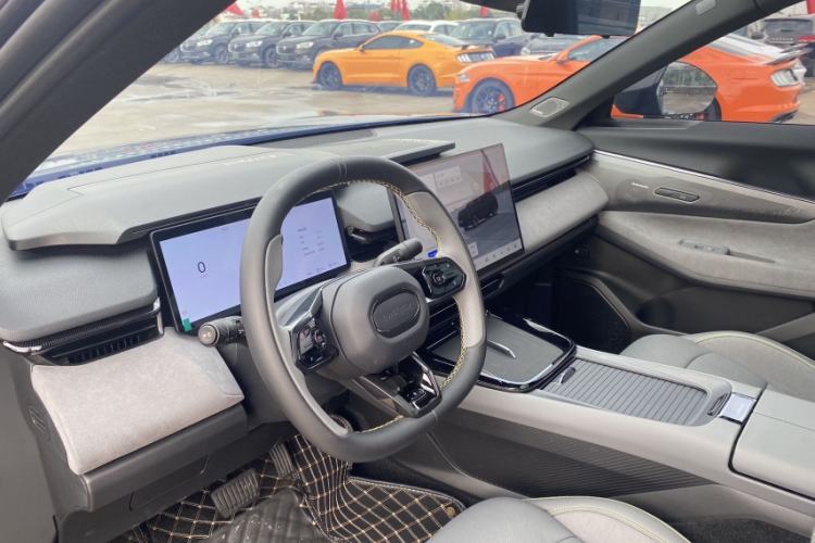 Used Lynk & Co 08 EM-P 2023 120km Long-Range Pro Interior 7