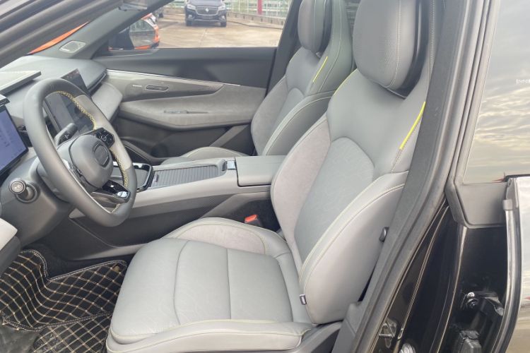 Used Lynk & Co 08 EM-P 2023 120km Long-Range Pro Interior 8